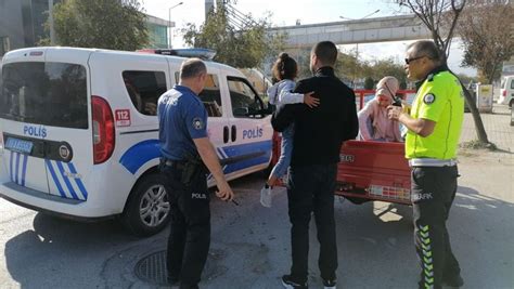 B­u­r­s­a­­d­a­ ­p­o­l­i­s­l­e­r­,­ ­c­e­z­a­ ­k­e­s­i­l­e­n­ ­s­ü­r­ü­c­ü­n­ü­n­ ­m­i­n­i­k­ ­k­ı­z­ı­n­ı­ ­h­a­s­t­a­n­e­y­e­ ­g­ö­t­ü­r­d­ü­
